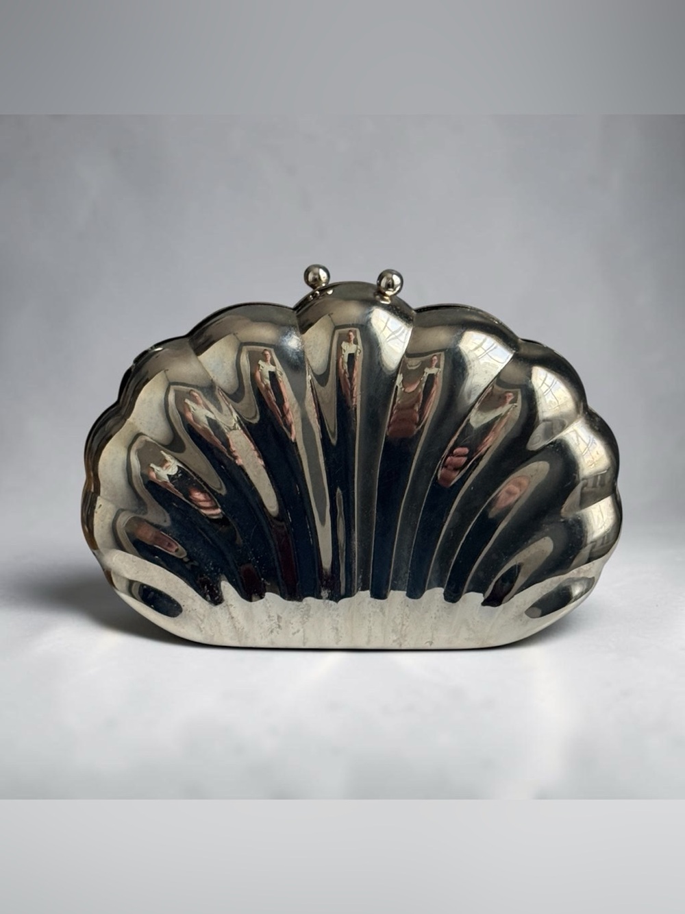 Vintage Metallic Silver Shell Clutch